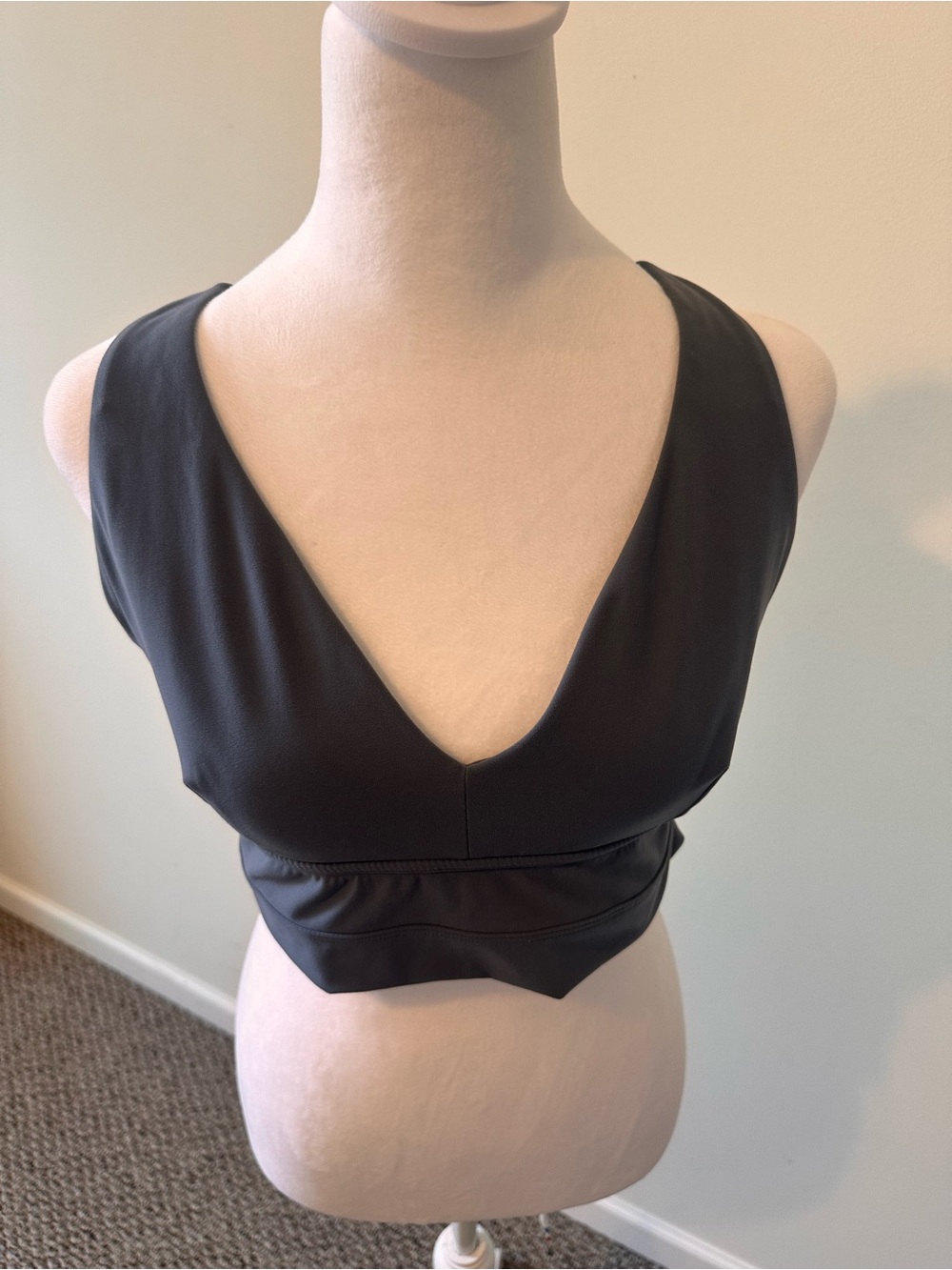 BUFF BUNNY Alpha Sports Bra Gray V-Neck Crop Top Size XL